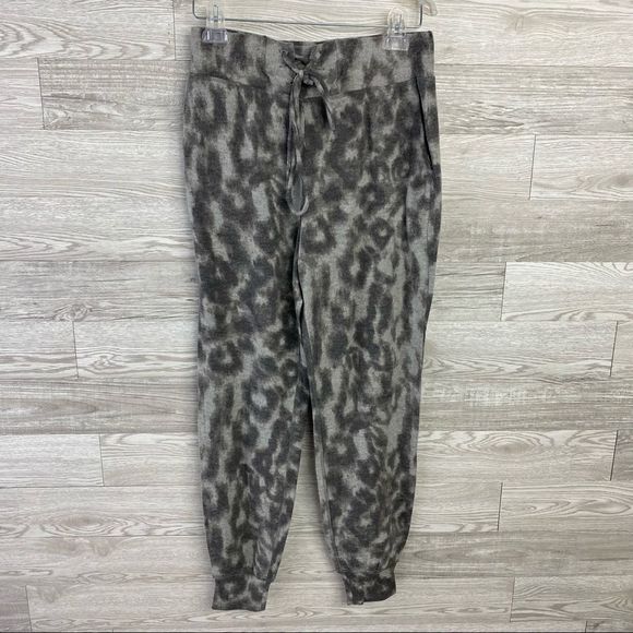 NWT Blank NYC Gray Leopard Drawstring Joggers - Picture 3 of 11